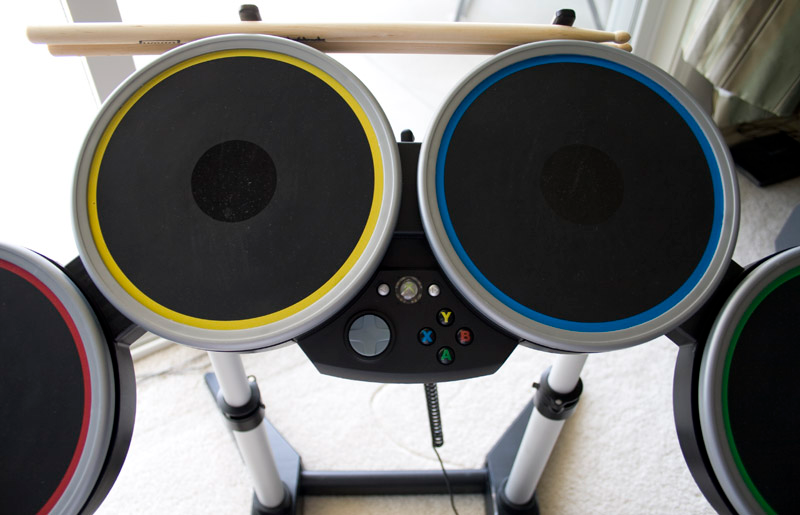 Illustration for article titled Rock Band 2 Wireless Guitar and Drums Hardware Review